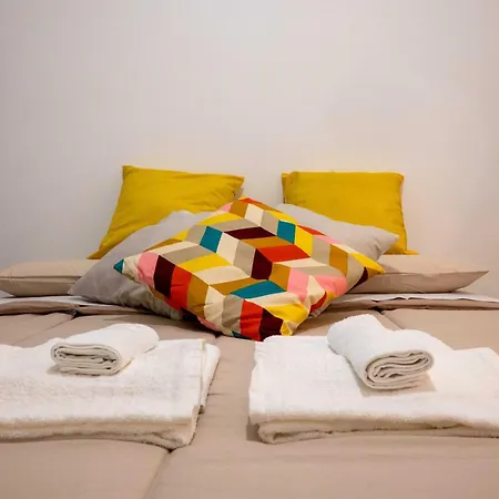 Apartment Domus Conte Rosso Rom