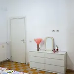 Domus Conte Rosso Apartment *